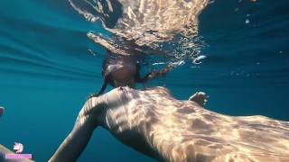 A sereia nua me deixou nadar com ela e eu a filmei - RedTube