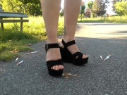 Fumo l'ultima sigaretta e calpesto le altre con le mie zeppe altissime 4/16