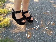 Fumo l'ultima sigaretta e calpesto le altre con le mie zeppe altissime 5/16