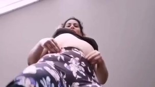 Giganta latina encoge a su novio español (Trailer)