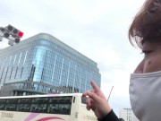 金沢の街をブラブラと歩く男