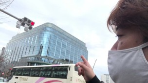 金沢の街をブラブラと歩く男