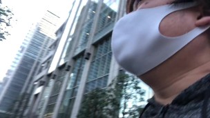 普通の日本人が出社する様子です。