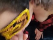 elle me vole ma chemise et je lui gicle dessus 16/16