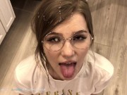 Милая школьница в круглых очках получила камшот в лицо и на волосы - Screenshot 14 of 16 - Massive Cumshot