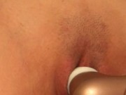 おもちゃでクリ責めしたら直ぐに潮吹いてイっちゃった 6/16