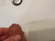 Ссу в раковину и мечтаю о девушке, которая захочет принять мою мочу в свой рот  - Screenshot 14 of 16 - Dick