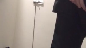 男子校生　トイレでオナニー