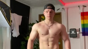 18 years old teen working out at home shirtless 