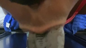 Sieh nach unten und schau mir zu Baby