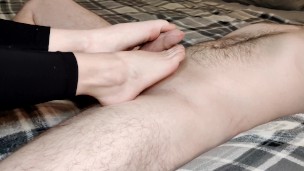 Petite Teen Gives Long Sensual Footjob (4K)