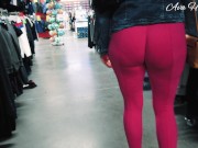 Leggings rose qui moule la chatt et les fesses en public