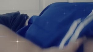 Skirt peeping 