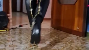 MISTRESS SUSANNA GUERRIERO IN STIVALI 