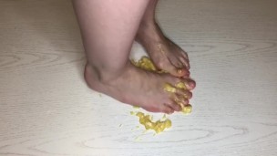 Banana crush, food crush fetish