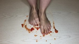 Tomato crush fetish 