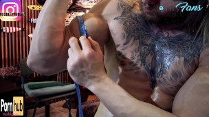 Flex in Pub naked part 1 RUsBigPaul