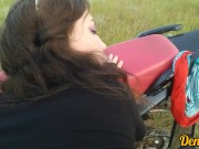 прекрасная эмо школьница трахается на мотоцикле и сосёт член получает полный рот спермы 8/16