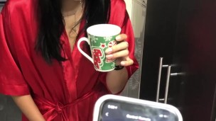 Minha namorada abre o brinquedo (Lush) e adora como isso a agrada