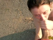 красотка сосёт член на дороге и получает много спермы на милое личико 3/16
