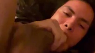 Auto-foda com vibrador enorme e grande gozada e engolir 