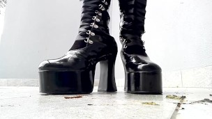 Your mistress wants you, lick my feet