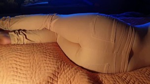⭐ Lazy Pee, Bedwetting Girl In Pink Jeans - Watch My Glistening Wet Patch Spreading