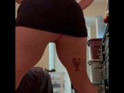 ButtPlugBetty- White girl twerks! 11/16