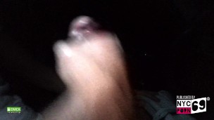 Je me branle avec mon pote dans un parking