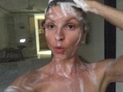 Bathroom fetish 13/16