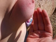 Tittenbehandlung mitten auf dem Feld - Directors cut 8/16