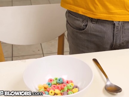 Gorgeous Loves Deepthroating Dick With Her Breakfast 