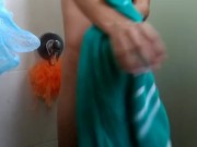 Un rico baño , con masturbación , mientras mi hermanastra me espera 16/16