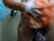 Un rico baño , con masturbación , mientras mi hermanastra me espera 8/16