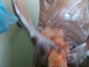 Un rico baño , con masturbación , mientras mi hermanastra me espera 9/16