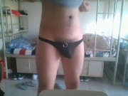 大学生趁舍友不在在宿舍脱光自慰 1/16