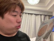 ホテルでピザが頼めるらしいので注文してみた。 2/16