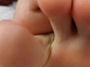 Closeup Dirtytalk body and foot tease *English* - Leyla Lovegood 14/16