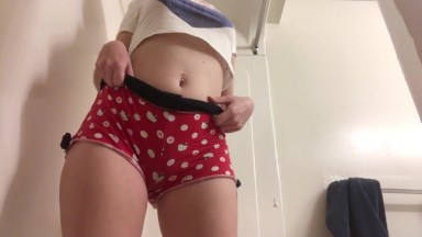 Pee Your Pants Challenge - Wetting my Shorts for Fun ;)