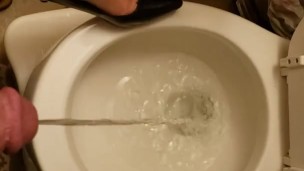 Real amateur girl heps me piss while wearing high heels 