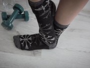 Сексуальная девушка разминает ступни в горячих носках перед дрочкой ногами, фут фетиш - Screenshot 14 of 16 - Foot