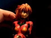 プラグスーツのアスカラングレーフィギュアに大量ぶっかけ顔発射オナニー【新世紀エヴァンゲリオン】 - Screenshot 1 of 16 - HD