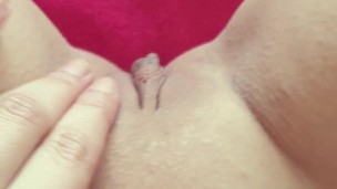 CLOSE UP - Teen masturbating and rubbing her pussy - PULSATING ORGASM