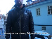 HUNT4K. L'homme admire comment la beaut&eacute; aux gros seins fait jouir le chasseur sur les seins 4/16