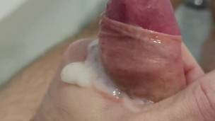 Slow wank bath tub masturbation with cum at the end and close ups 