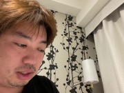 人工知能について話し始める男