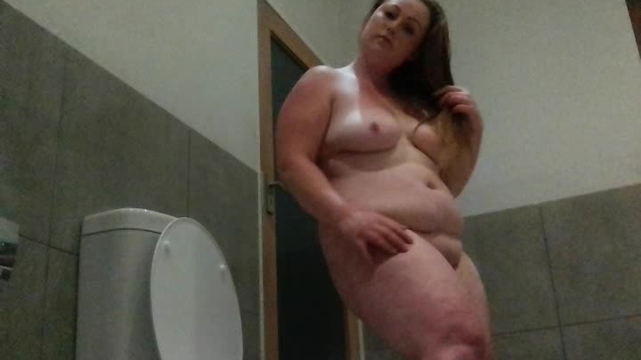 Fat toilet licking whore taking a piss - RedTube