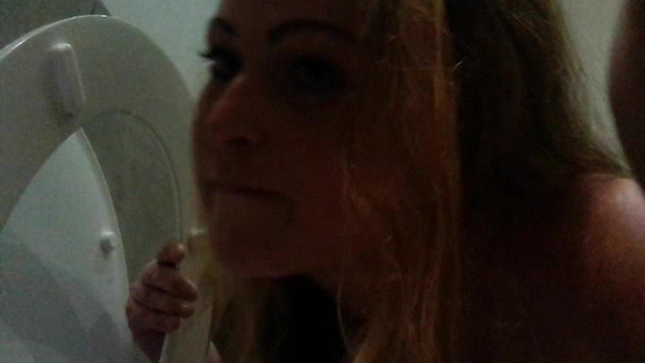Fat toilet licking whore taking a piss - RedTube