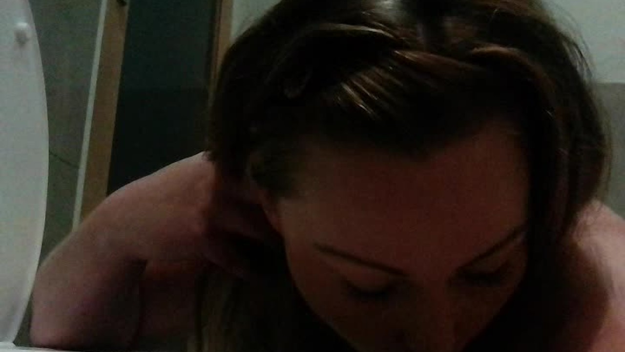 Fat toilet licking whore taking a piss - RedTube
