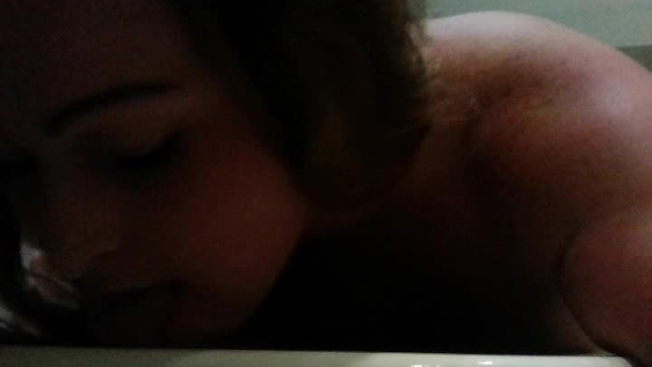 Fat toilet licking whore taking a piss - RedTube